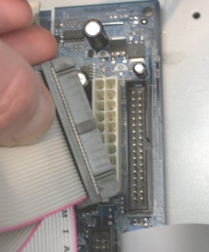 Floppy IDE connection to the motherboard